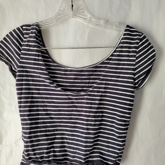 American Eagle Cropped Tee - Picture 2 of 7